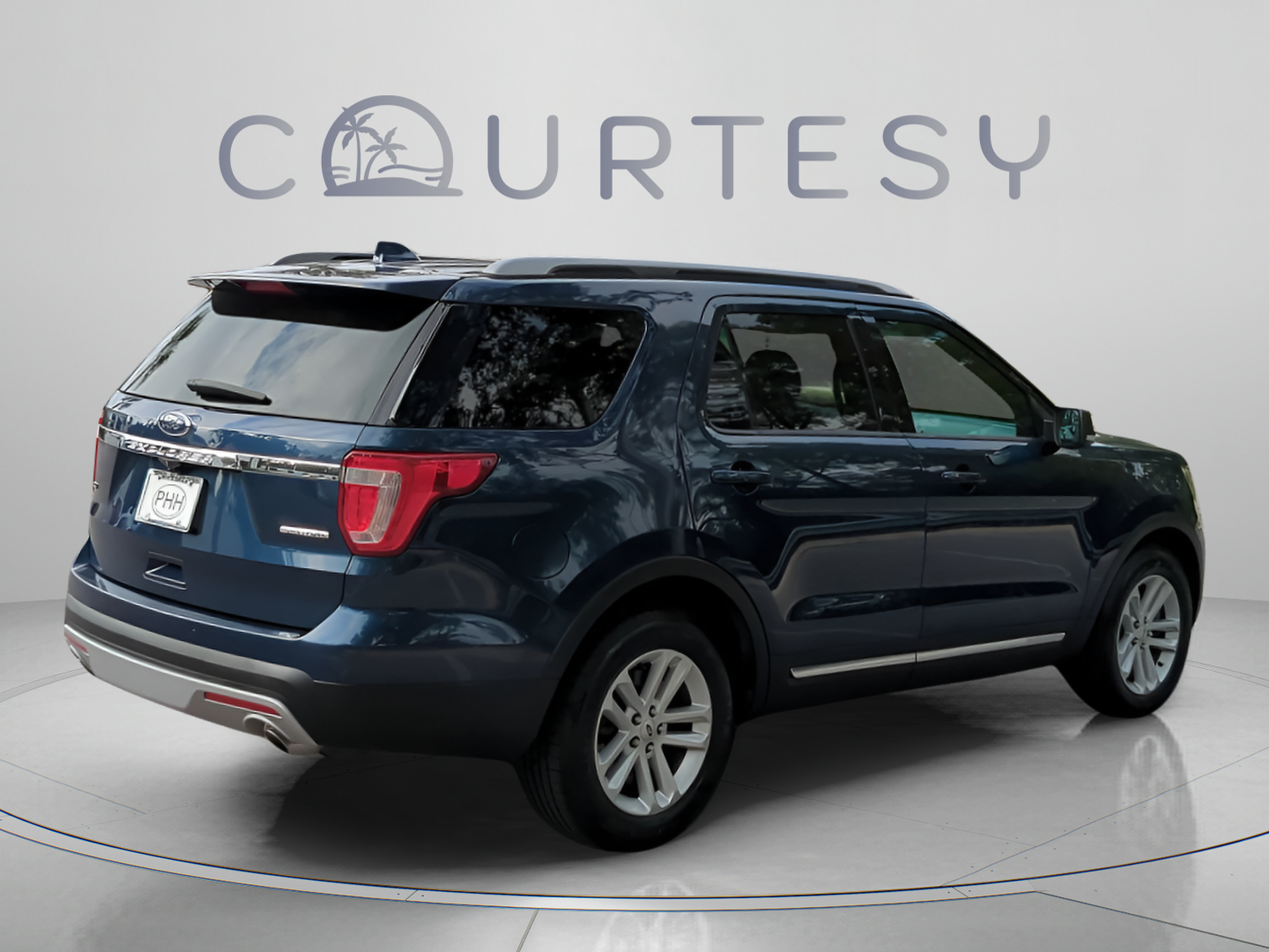 Used 2016 Ford Explorer XLT FWD image 7
