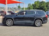 Used 2023 GMC Acadia SLT image 2
