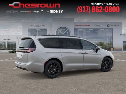New 2026 Chrysler Pacifica Select image 4