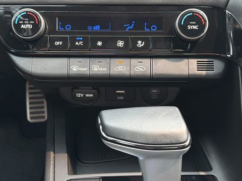 Certified 2025 Hyundai Elantra SEL FWD image 24