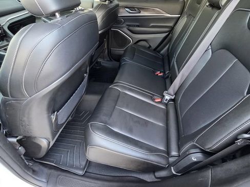 Used 2024 Jeep Grand Cherokee Limited w/ Luxury Tech Group II RWD image 8
