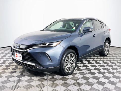 Used 2023 Toyota Venza Limited image 3
