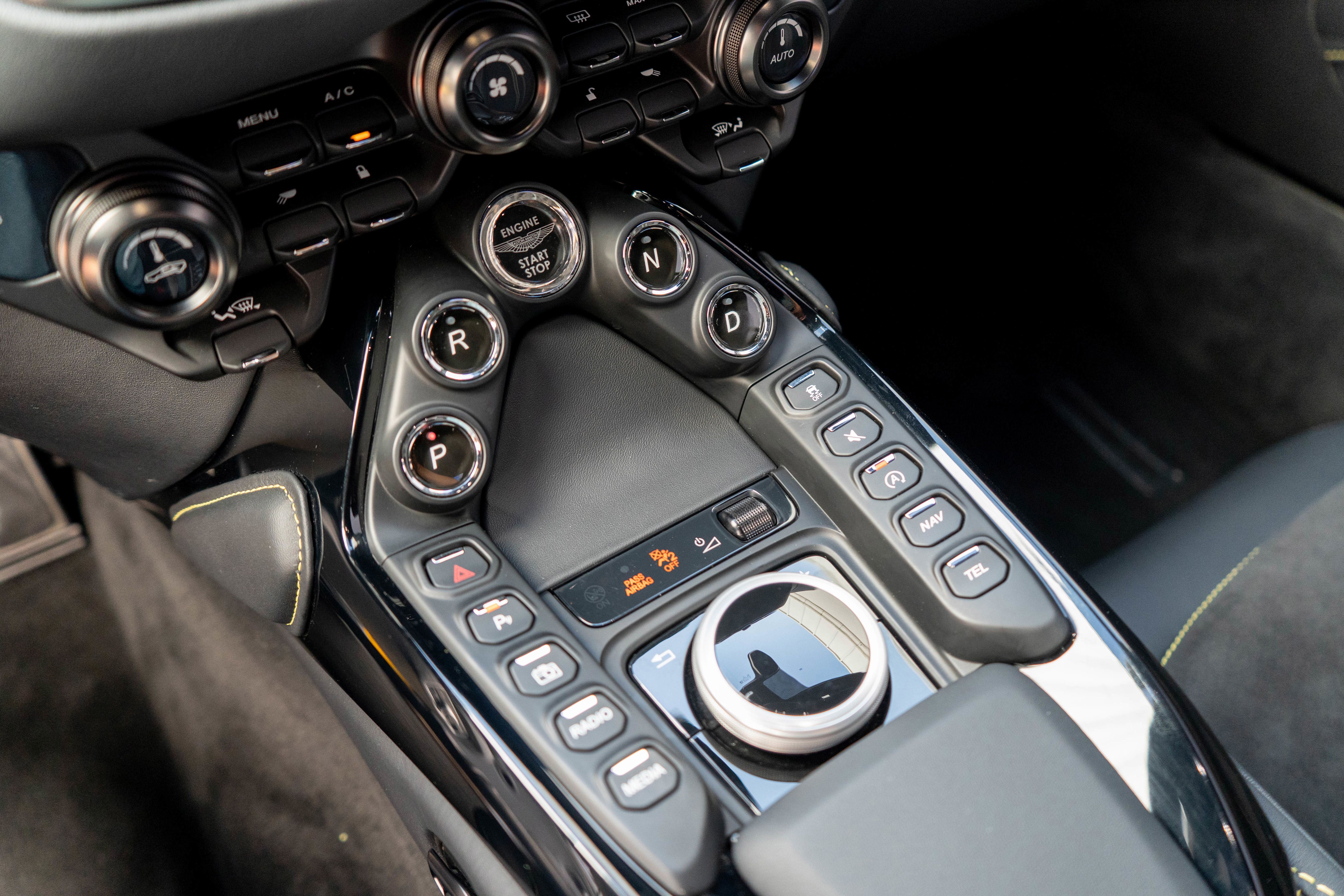 Used 2023 Aston Martin V8 Vantage Coupe RWD image 21