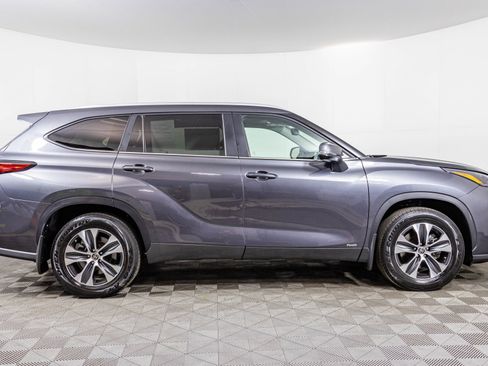 Used 2023 Toyota Highlander XLE image 13