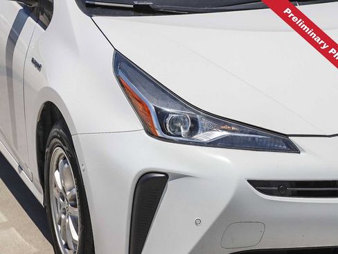 Used 2020 Toyota Prius LE FWD image 4