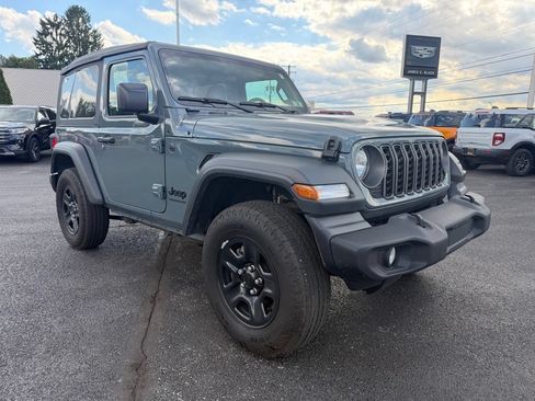 Used 2025 Jeep Wrangler Sport AWD/4WD image 9