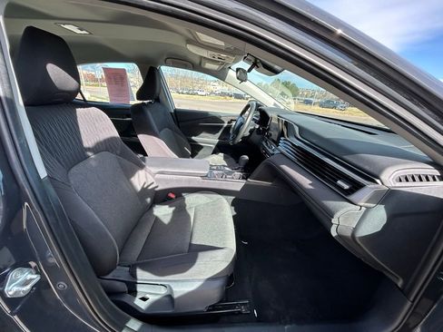 Used 2025 Toyota Camry LE image 32