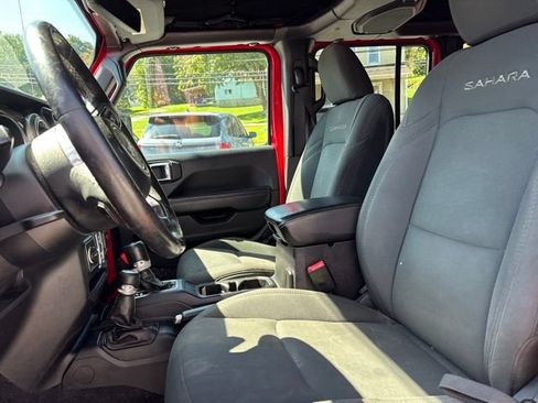 Used 2018 Jeep Wrangler Unlimited Sahara AWD/4WD image 13