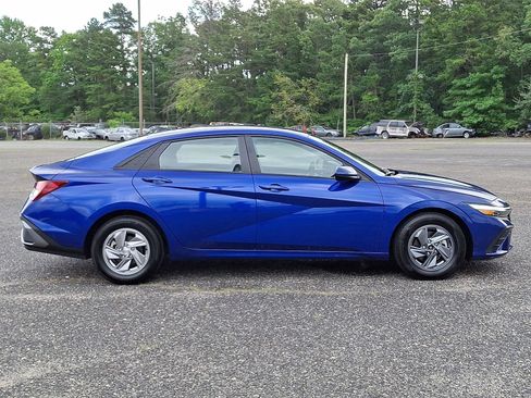 Used 2025 Hyundai Elantra SE FWD image 31