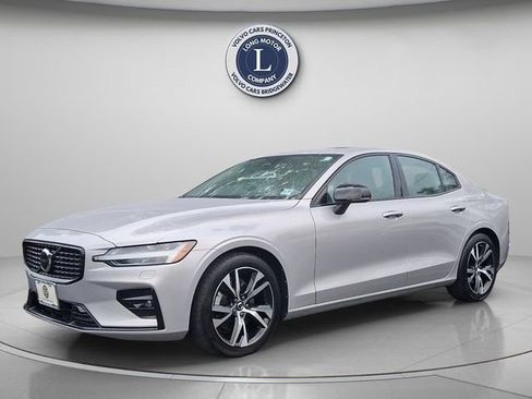 Used 2025 Volvo S60 B5 Core FWD image 1