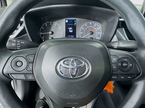 Used 2025 Toyota Corolla LE FWD image 16