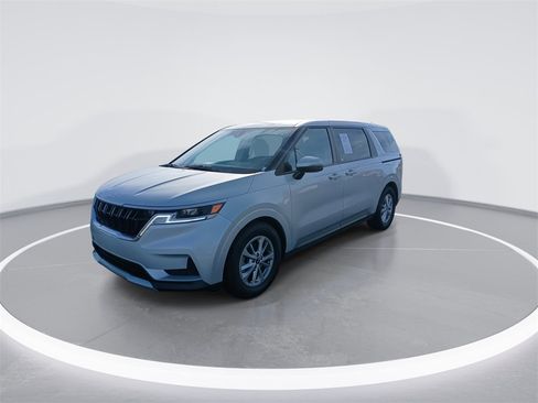 Used 2022 Kia Carnival LX image 4