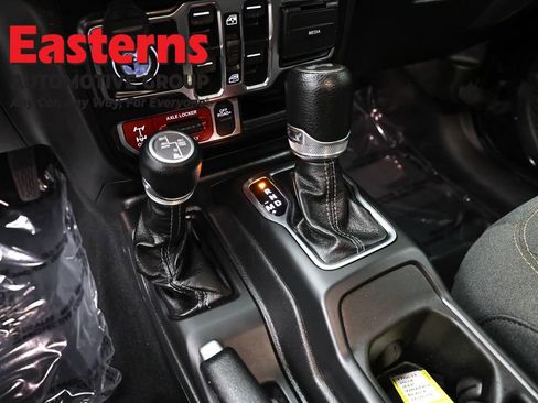Used 2024 Jeep Wrangler Unlimited AWD/4WD image 13