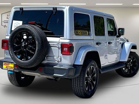 Used 2023 Jeep Wrangler Unlimited Sahara w/ Cold Weather Group AWD/4WD image 7