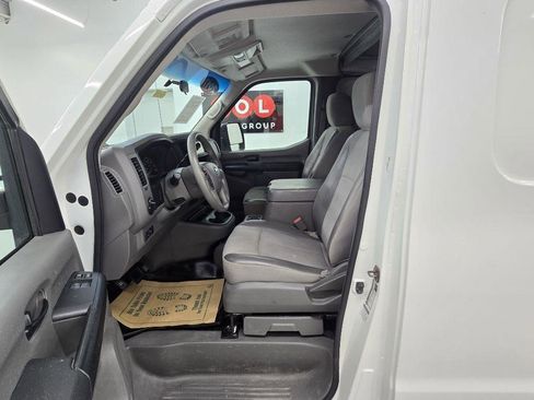 Used 2017 Nissan NV 2500 SV w/ Technology Package RWD image 9