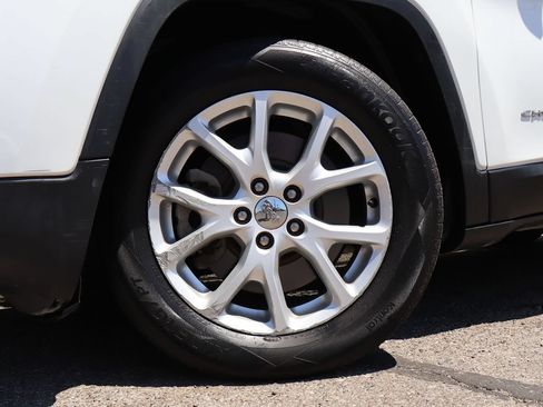 Used 2017 Jeep Cherokee Latitude FWD image 5