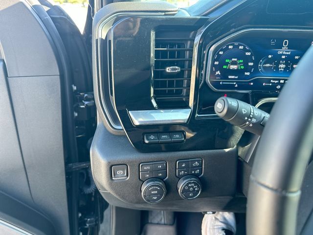 Used 2024 Chevrolet Silverado 2500 High Country w/ Technology Package AWD/4WD image 20