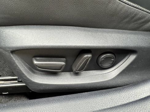Used 2025 Toyota Camry SE FWD image 11