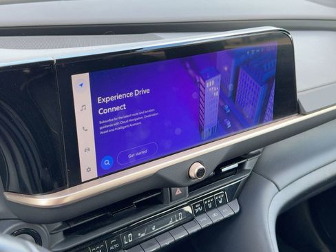 Used 2024 Toyota Crown Limited image 21