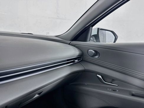 Used 2025 Hyundai Elantra SEL FWD image 38