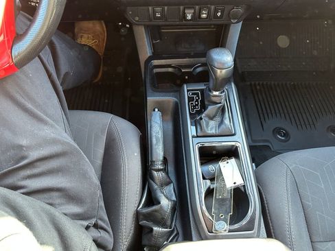 Used 2019 Toyota Tacoma TRD Sport image 18