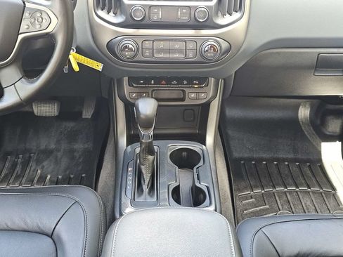 Used 2022 Chevrolet Colorado Z71 AWD/4WD image 17