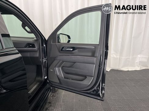 Used 2025 Chevrolet Suburban RST w/ RST Capability Package image 18