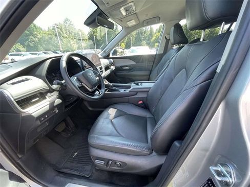 Used 2024 Toyota Grand Highlander Limited image 12