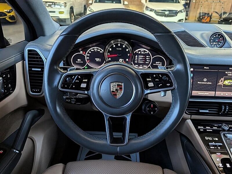 Used 2023 Porsche Cayenne w/ Premium Package AWD/4WD image 19