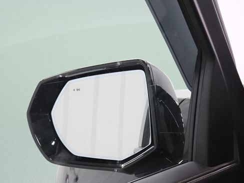 Used 2025 GMC Yukon AT4 AWD/4WD image 25