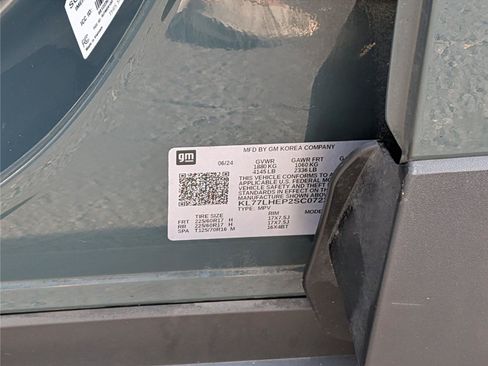 Used 2025 Chevrolet Trax LT FWD image 11