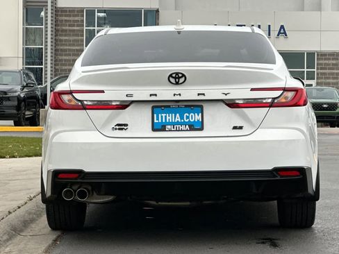 Used 2025 Toyota Camry SE image 7