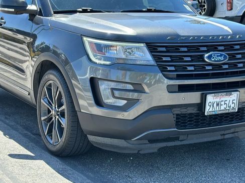 Used 2017 Ford Explorer XLT w/ Equipment Group 202A FWD image 11