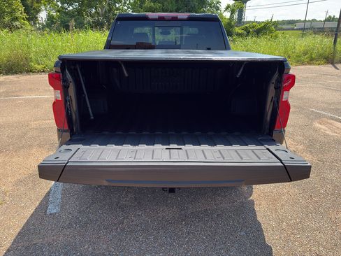 Used 2023 Chevrolet Silverado 1500 High Country w/ Technology Package AWD/4WD image 6
