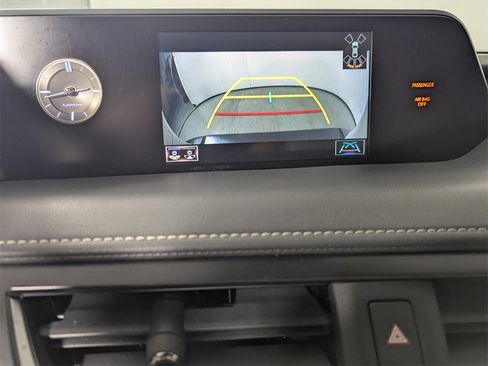 Used 2022 Lexus UX 200 image 23