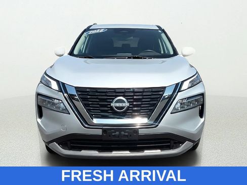 Used 2022 Nissan Rogue SV FWD image 2