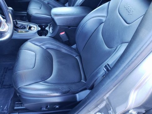 Used 2019 Jeep Cherokee Limited w/ Technology Group image 14