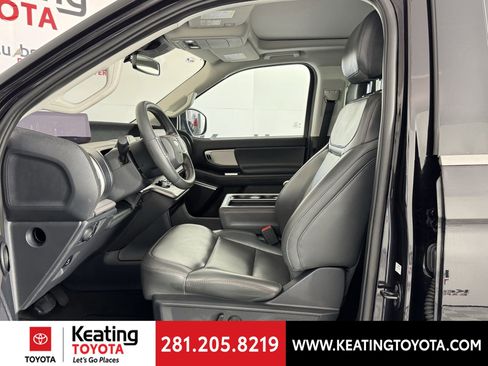 Used 2025 Ford Expedition Active image 14