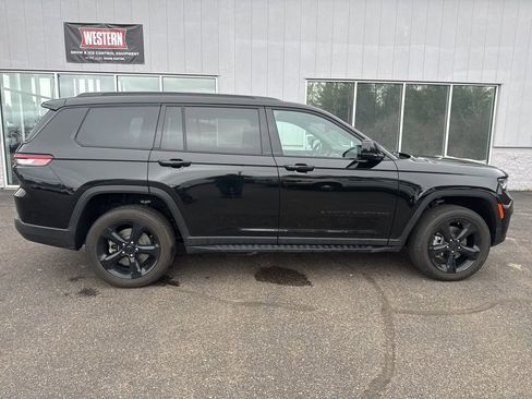 Used 2024 Jeep Grand Cherokee L Altitude image 2