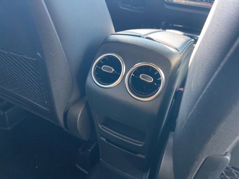 Used 2023 Mercedes-Benz GLB 250 image 9