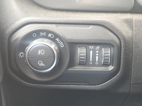 Used 2022 Jeep Gladiator Overland w/ LED Lighting Group AWD/4WD image 22