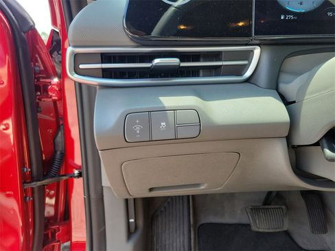 Used 2025 Hyundai Elantra SEL image 11