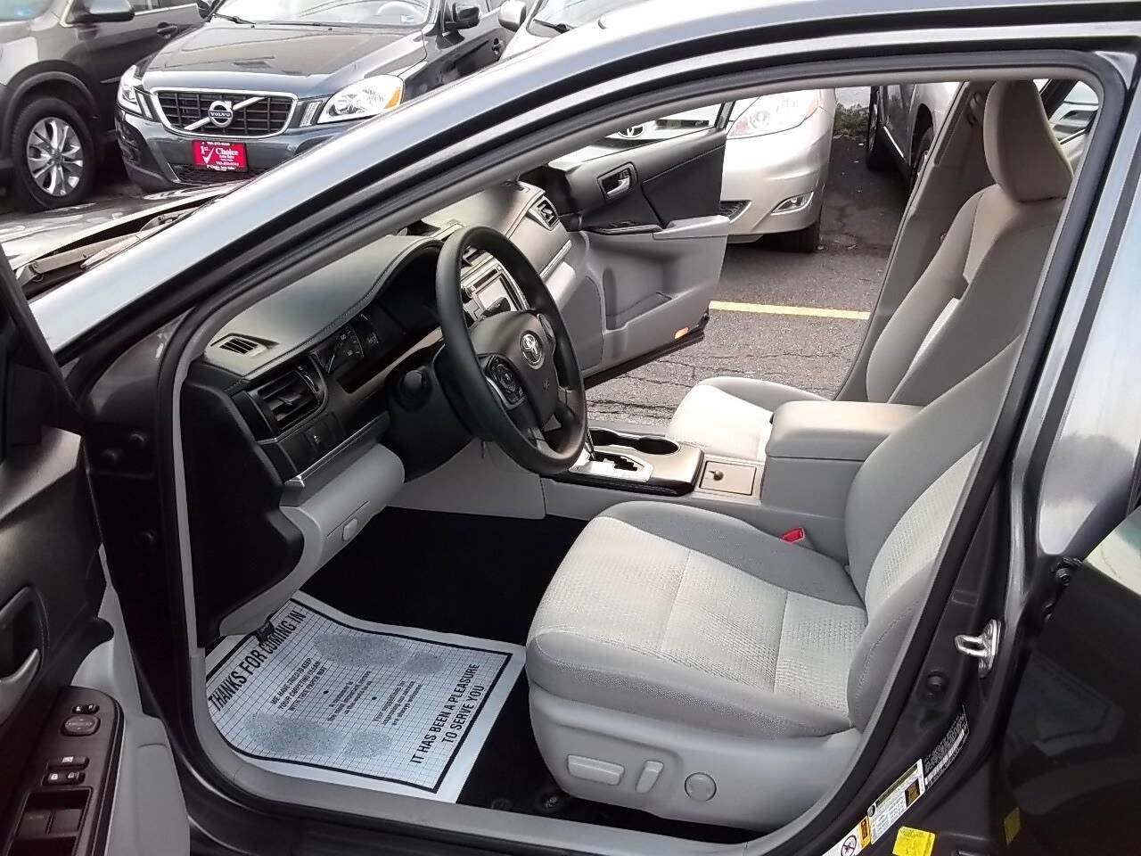 Used 2014 Toyota Camry LE FWD image 8