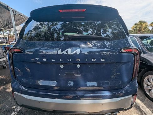 Used 2023 Kia Telluride EX w/ EX Captain's Chair Package FWD image 12