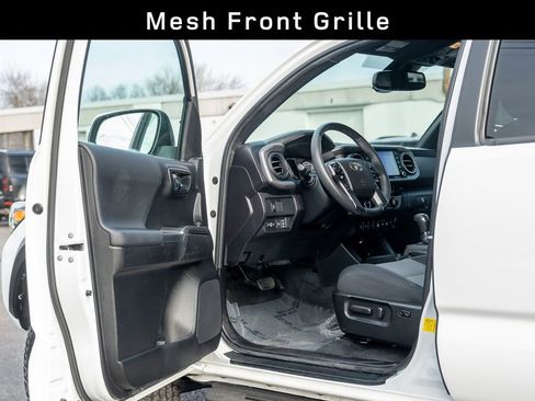 Used 2023 Toyota Tacoma TRD Off-Road image 11