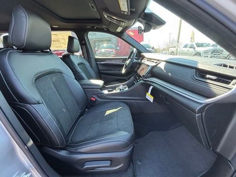 New 2026 Jeep Grand Cherokee Laredo image 7