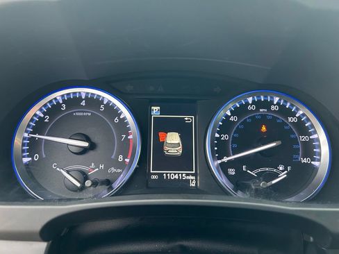 Used 2019 Toyota Highlander XLE FWD image 17