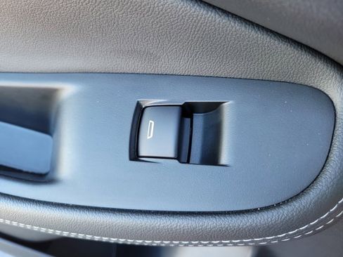 Used 2023 Buick Encore GX Select image 18