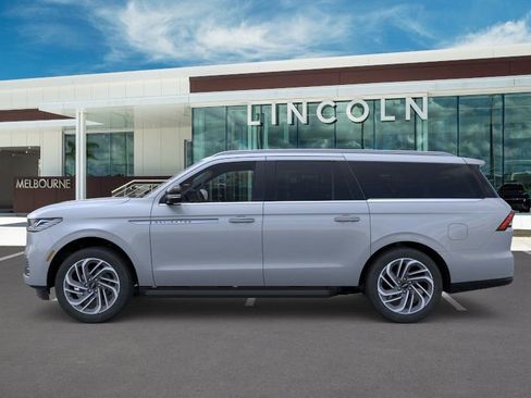 New 2026 Lincoln Navigator L Premier AWD/4WD image 3