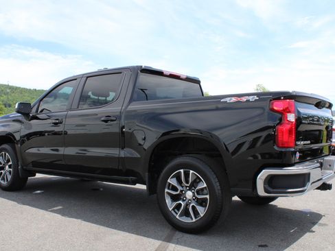 Used 2023 Chevrolet Silverado 1500 LT AWD/4WD image 12